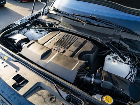 Used 2019 Land Rover Discovery SE image 28