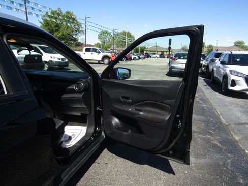 Used 2021 Nissan Kicks SV FWD image 21