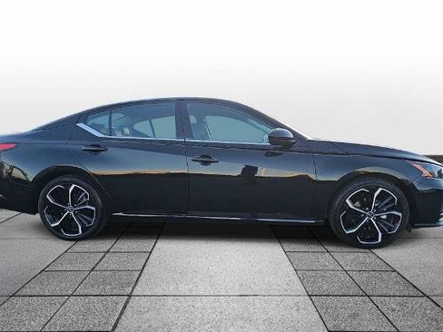 Used 2023 Nissan Altima 2.5 SR FWD image 4