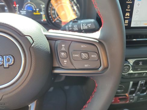 Used 2024 Jeep Wrangler Unlimited Rubicon AWD/4WD image 24