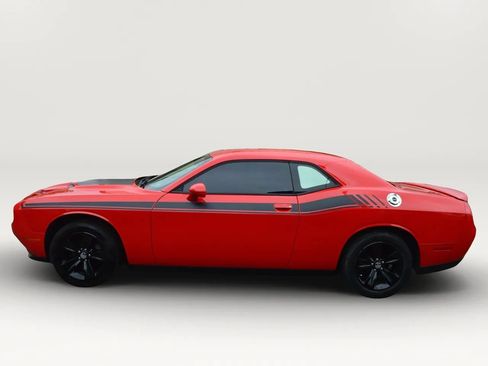 Used 2021 Dodge Challenger SXT RWD image 5