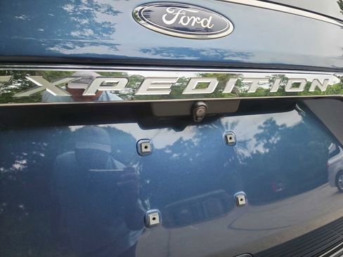 Used 2018 Ford Expedition XLT image 7