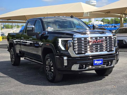 Certified 2025 GMC Sierra 3500 Denali w/ Denali Reserve Package AWD/4WD image 3