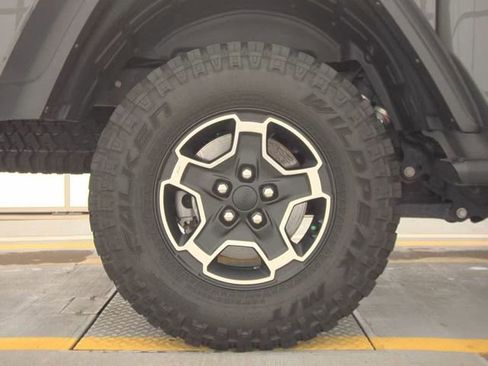 Used 2022 Jeep Gladiator Mojave w/ Cold Weather Group image 25