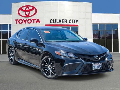 Certified 2023 Toyota Camry SE w/ Convenience Package FWD image 1