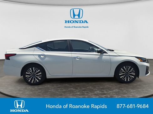 Used 2025 Nissan Altima 2.5 SV FWD image 6
