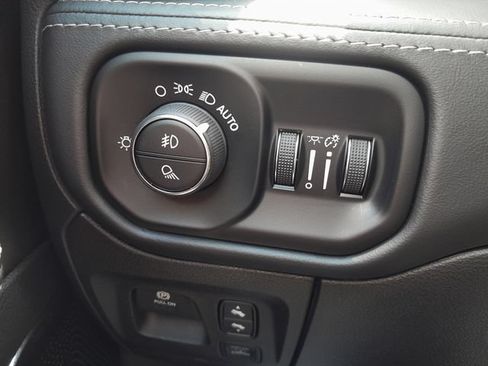 Used 2023 RAM 1500 Limited AWD/4WD image 17