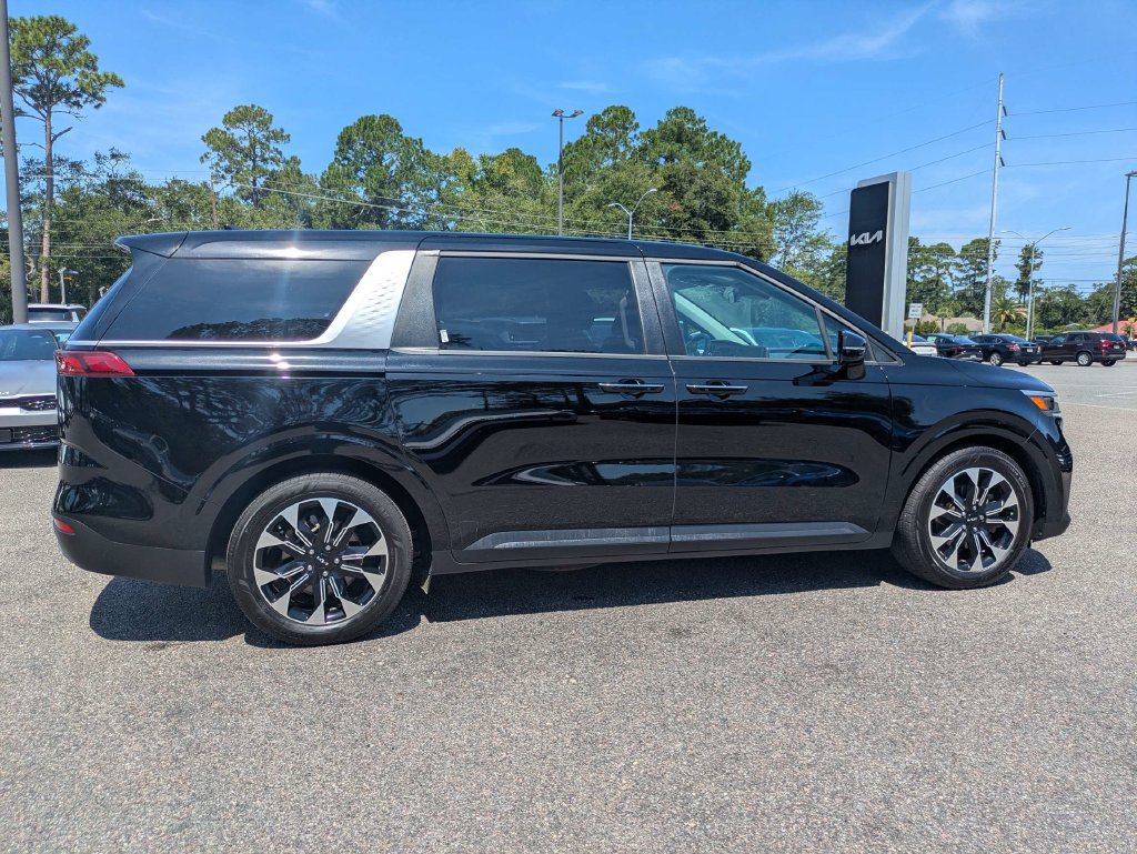 Used 2024 Kia Carnival EX FWD image 3