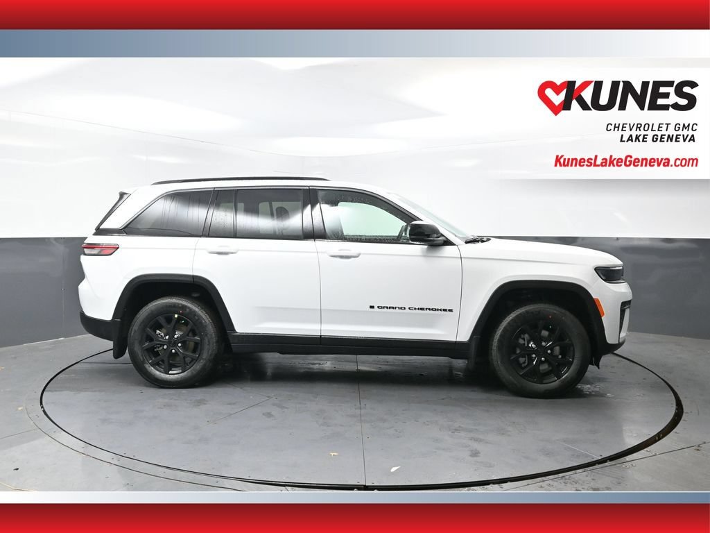 Used 2026 Jeep Grand Cherokee Altitude AWD/4WD image 3