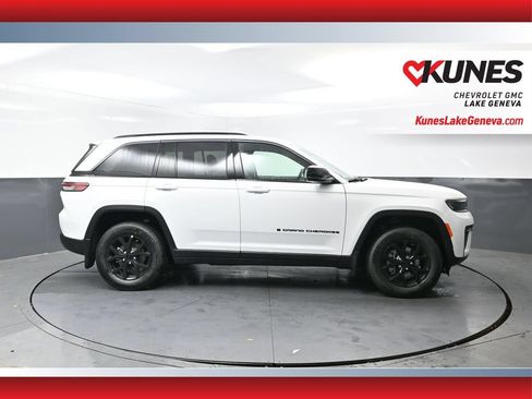 Used 2026 Jeep Grand Cherokee Altitude AWD/4WD image 3