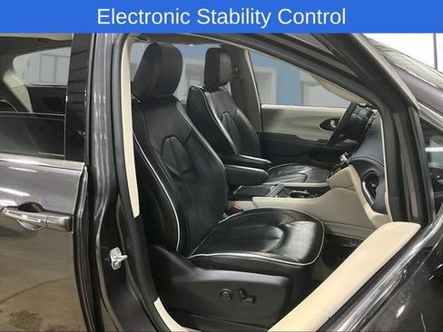 Used 2023 Chrysler Pacifica Limited image 28