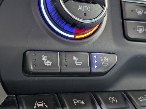 Used 2021 Chevrolet Silverado 1500 High Country image 35