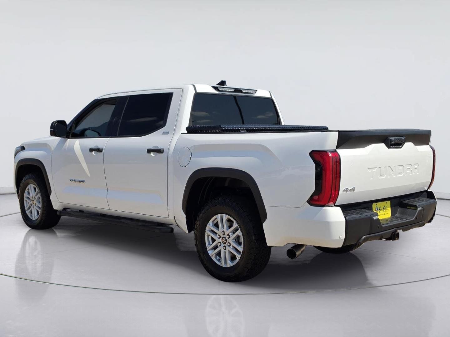 Used 2022 Toyota Tundra SR5 w/ SR5 Convenience Package AWD/4WD image 3