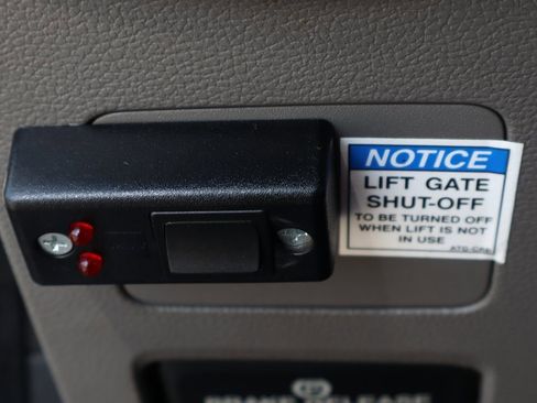 Used 2017 Ford F550 4x4 Regular Cab Super Duty image 23