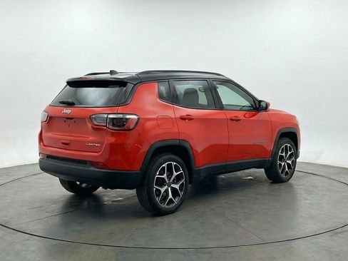 Used 2025 Jeep Compass Limited image 9