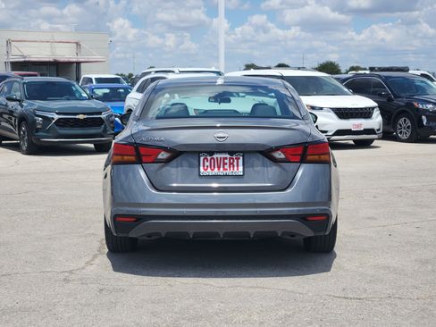 Used 2025 Nissan Altima 2.5 SV FWD image 6