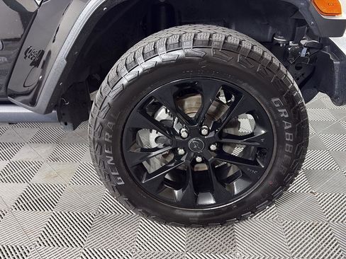 Used 2025 Jeep Gladiator Sport AWD/4WD image 13