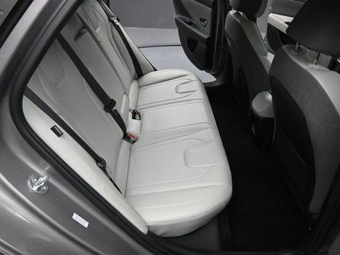 Used 2024 Hyundai Elantra Limited FWD image 16