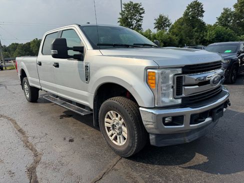 Used 2017 Ford F250 XLT w/ FX4 Off-Road Package AWD/4WD image 7