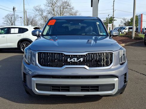 Used 2024 Kia Telluride LX image 2