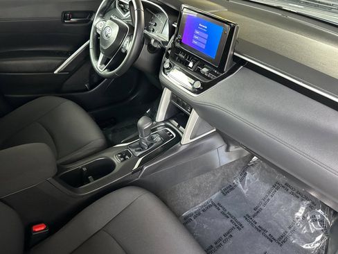 Certified 2025 Toyota Corolla Cross LE FWD image 17