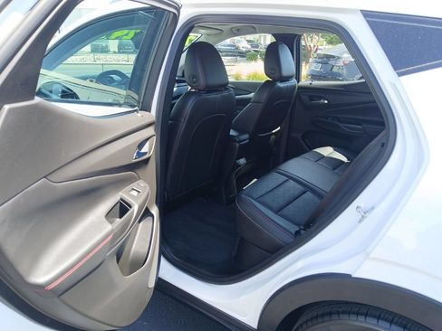 Used 2023 Chevrolet Bolt EUV Premier w/ Sun & Sound Package FWD image 4