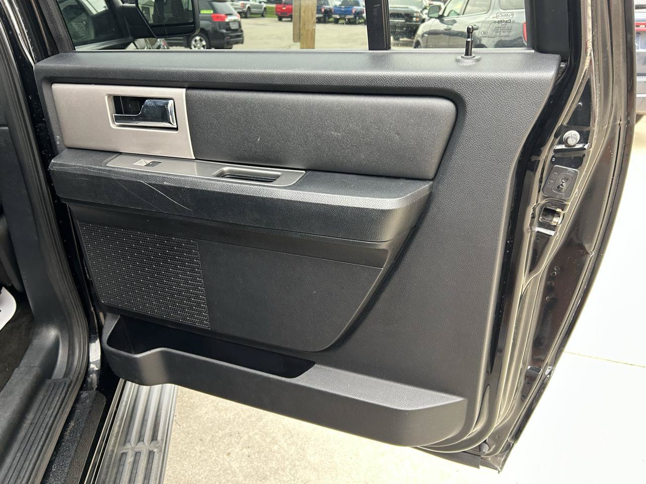 Used 2017 Ford Expedition EL XLT AWD/4WD image 16