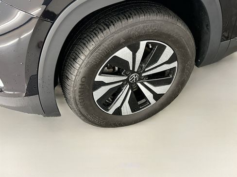 Used 2024 Volkswagen Atlas SE AWD/4WD image 11