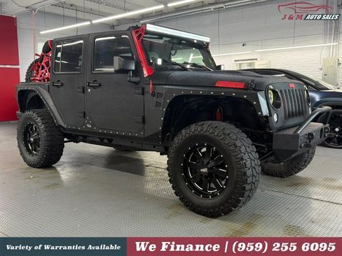 Used 2015 Jeep Wrangler Unlimited Sahara w/ Connectivity Group AWD/4WD image 5