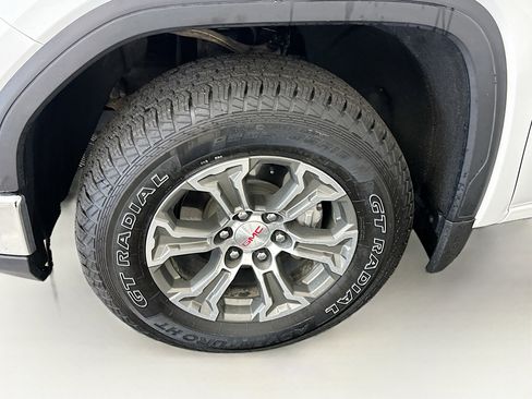 Used 2025 GMC Sierra 1500 SLT image 11