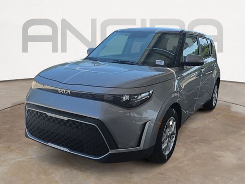 Certified 2025 Kia Soul LX w/ LX Technology Package FWD image 4