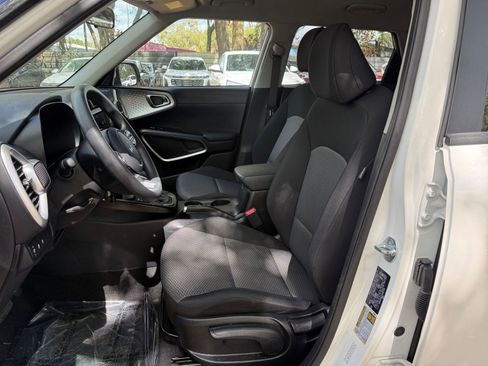 Used 2025 Kia Soul LX w/ LX Technology Package image 31