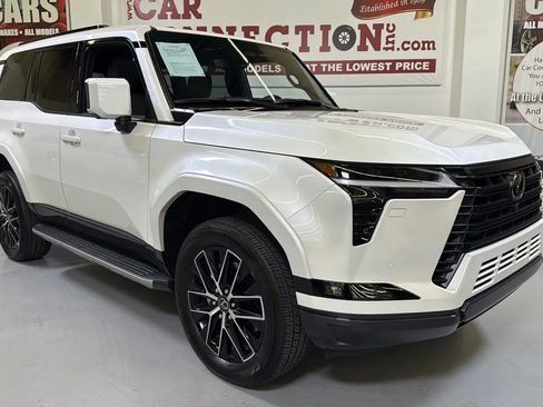 Used 2024 Lexus GX 550 w/ Accessory Package (2T) image 3