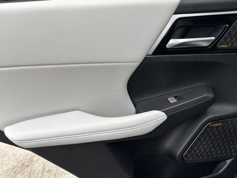 New 2025 Mitsubishi Outlander SE image 11