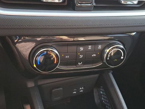 Used 2025 Chevrolet TrailBlazer LT AWD/4WD image 15