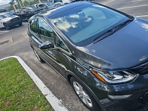 Used 2021 Chevrolet Bolt LT FWD image 2