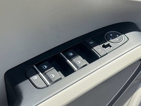 Used 2025 Kia Soul LX w/ LX Technology Package FWD image 17