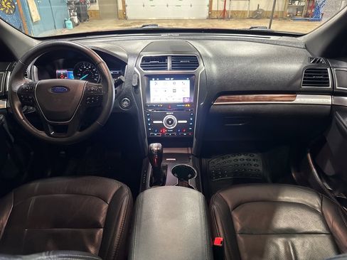 Used 2018 Ford Explorer Limited w/ Equipment Group 301A image 38