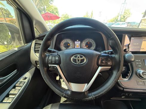 Used 2016 Toyota Sienna SE w/ SE Preferred Package FWD image 25