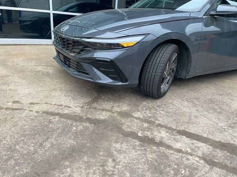 Used 2024 Hyundai Elantra Limited image 21