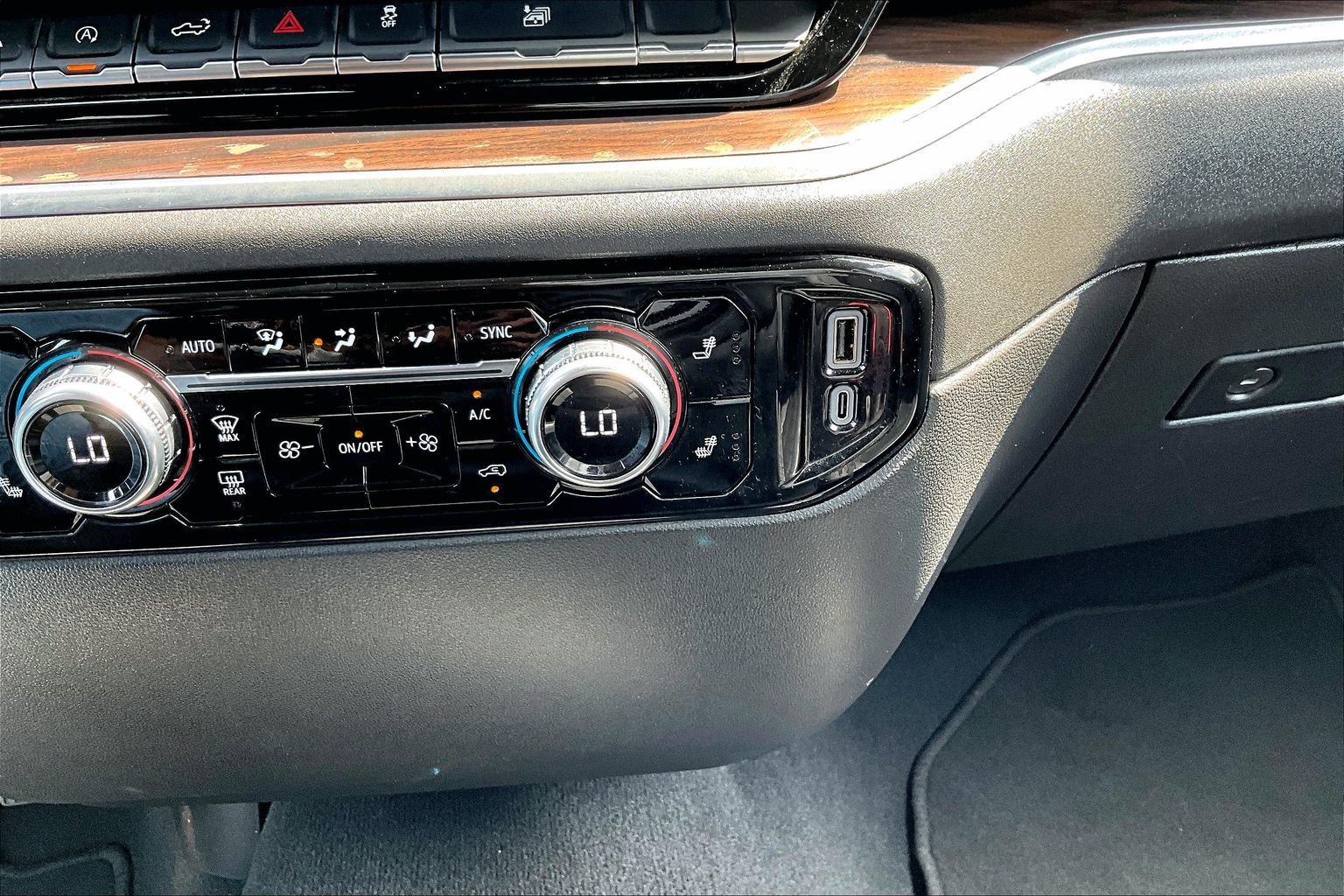 Used 2025 GMC Sierra 1500 SLT RWD image 18