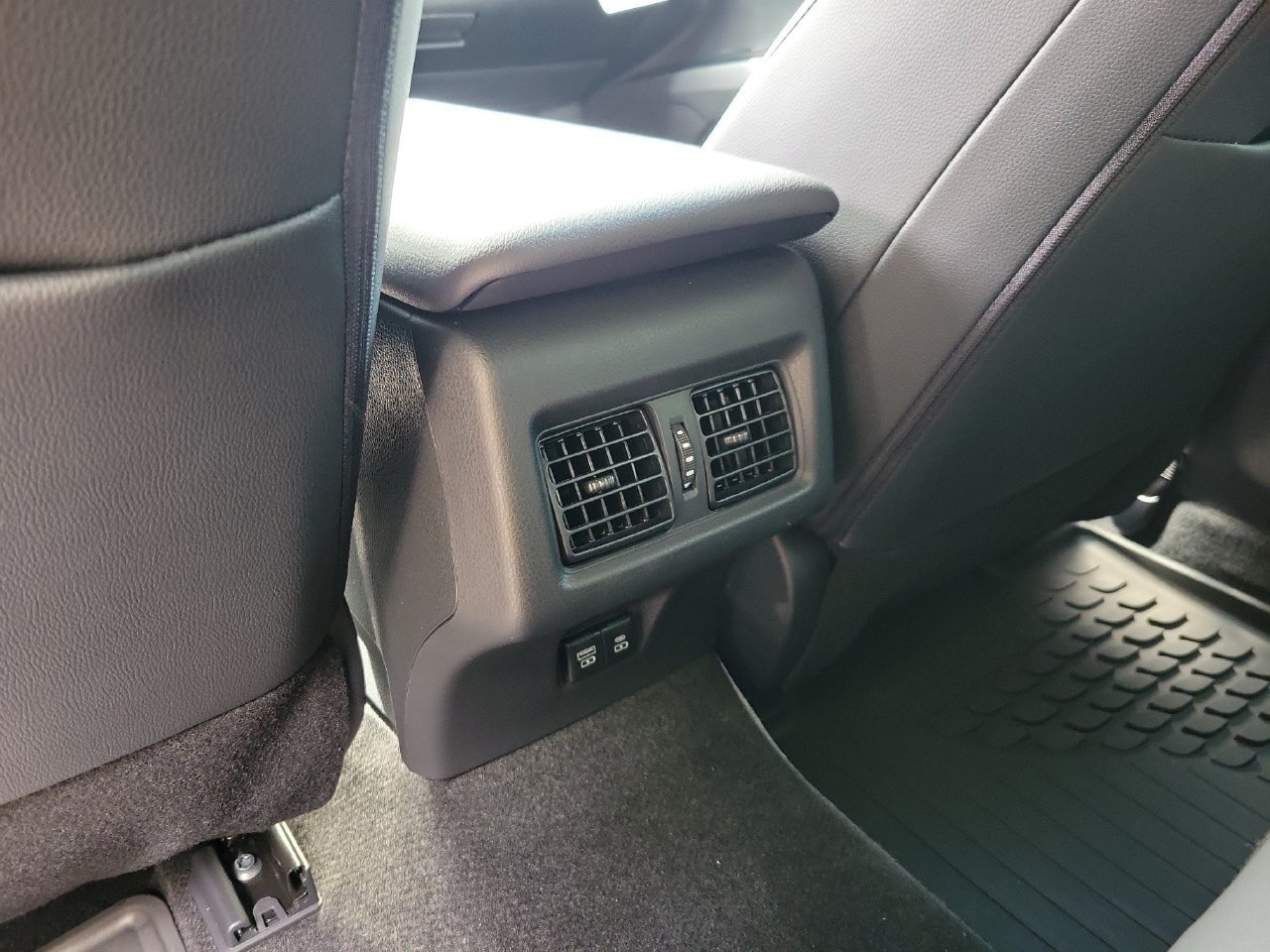 Used 2026 Toyota Camry SE w/ Convenience Package FWD image 12
