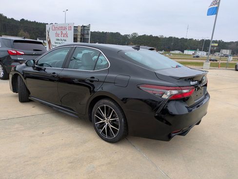 Used 2021 Toyota Camry SE image 6