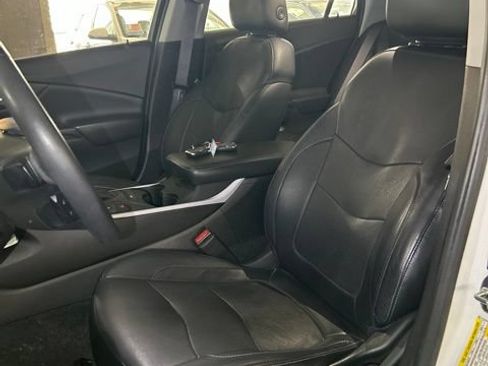 Used 2017 Chevrolet Volt LT w/ Comfort Package FWD image 7