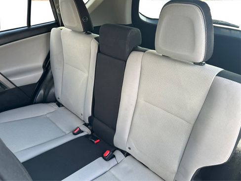 Used 2018 Toyota RAV4 XLE image 18