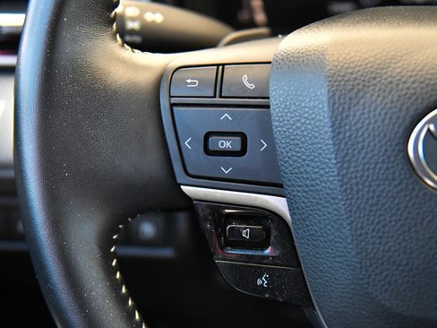 Used 2025 Toyota Camry SE FWD image 34