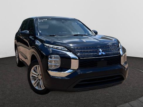 Used 2024 Mitsubishi Outlander ES FWD image 1