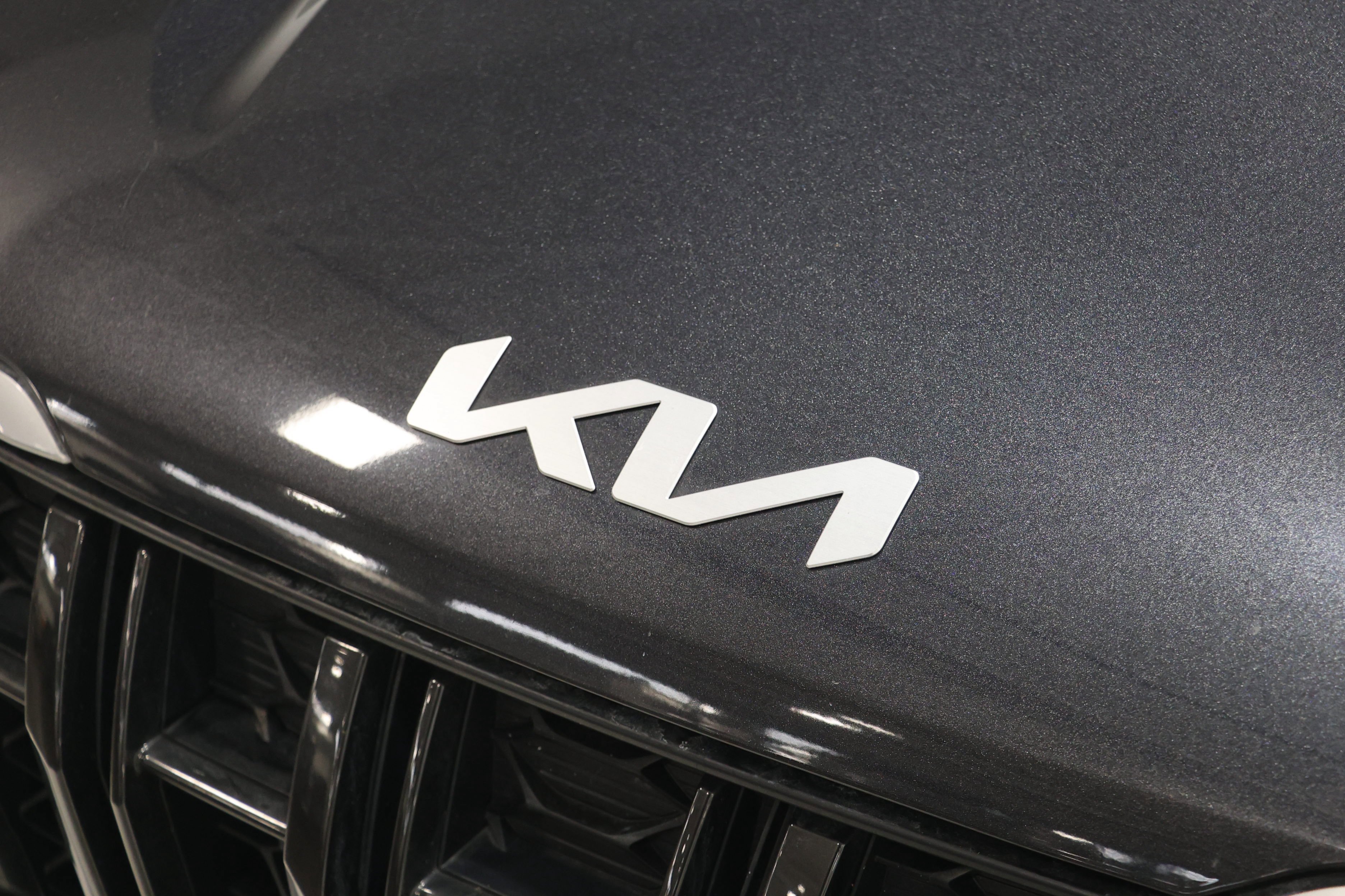 Used 2022 Kia Carnival LX FWD image 12