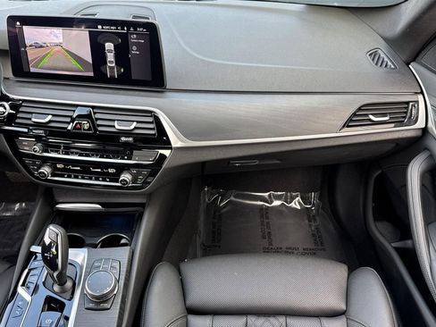 Certified 2023 BMW 530e xDrive image 29