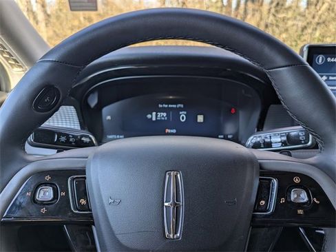 Used 2024 Lincoln Corsair AWD image 13